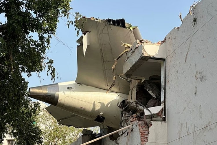 Tercatat Sudah 260 Orang Meninggal karena Jatuhnya Air India, Satu Penumpang Selamat