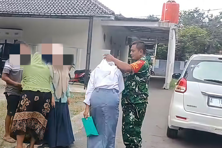 Membawa 'Siska' Pulang Lewat Barak, Jalan Senyap Seorang Siswi di Majalengka