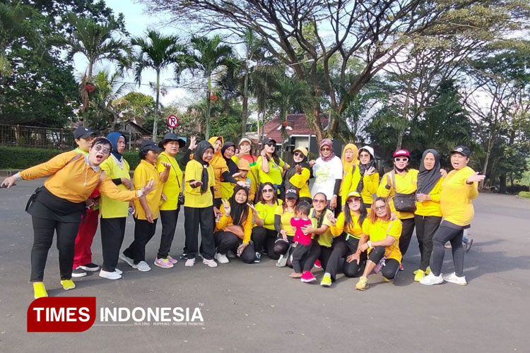 Foto saat senam di Bundaran Alun-Alun KEK Singhasari. (foto by : Yurike Elfa)
