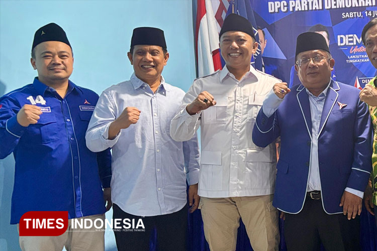 Hadiri Acara Partai Demokrat di Malang, Sinyal Abah Gunawan Pakai Badge 'Bintang Mercy'?
