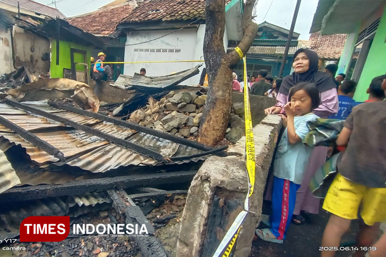 Kebakaran Hebat di Cianjur, Tiga Rumah Hangus dan Satu Masjid Turut Terdampak