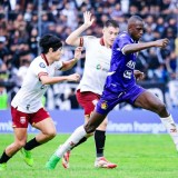 Winger Persik Riyatno Abiyoso Angkat Koper, Ditemani Ousmane Fane