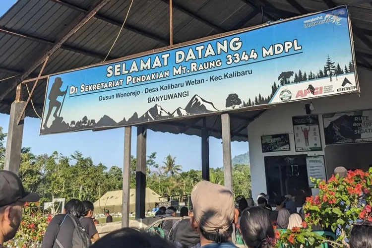 Gunung Raung Masih Erupsi, Jalur Pendakian Via Kalibaru Banyuwangi Ditutup