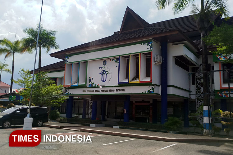DPMPTSP Bontang memberikan layanan perizinan Praktik keperawatan (Foto: Kusnadi/TIMES Indonesia)