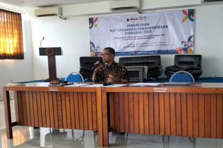  Wakil Rektor III Bidang Kemahasiswaan, Dr. Fatkhurohman, SH, M.Hum
