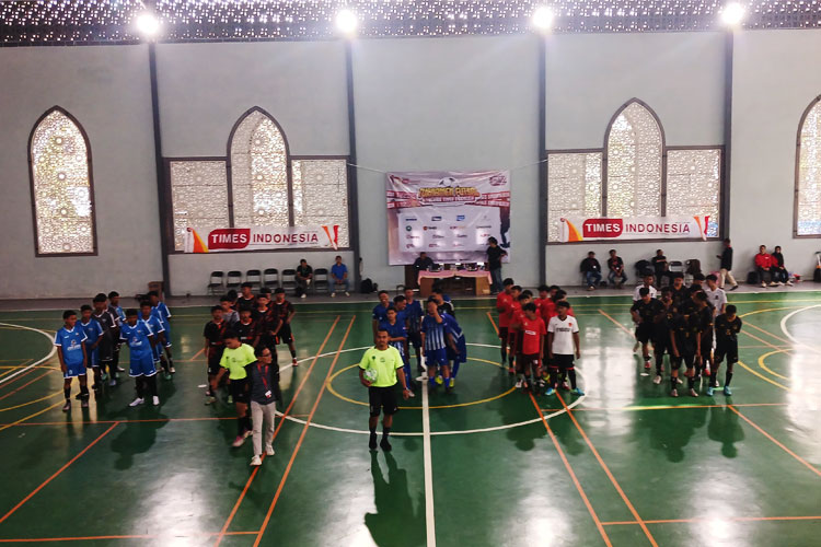 Turnamen Futsal Antar Pelajar se-Malang Raya ramaikan Semarak 1 Dekade TIMES Indonesia di Unisma Malang. Diikuti 15 tim SMA/SMK, ajang ini jadi ruang lahirnya bibit atlet muda futsal Jawa Timur.