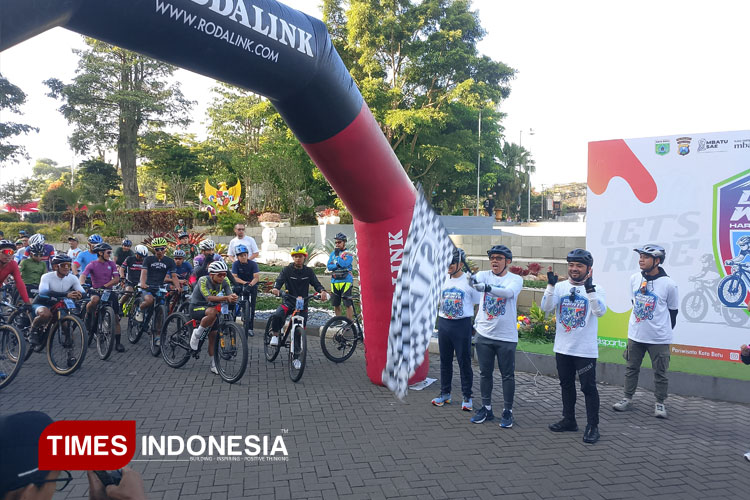 Gowes Wisata di Tengah Indahnya Pegunungan Kota Batu