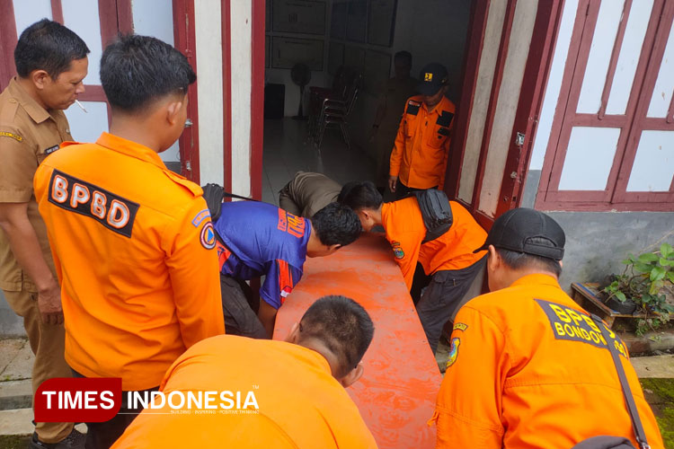 BPBD Bondowoso Kirim Tenda Antisipasi  Erupsi Raung Haruskan Warga Mengungsi