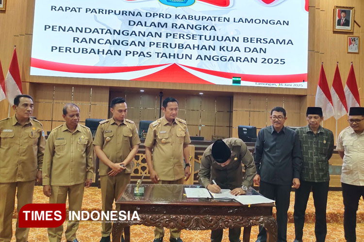 Legislatif dan Eksekutif Lamongan Tandatangani Kesepakatan Rancangan Perubahan KUA-PPAS 2025