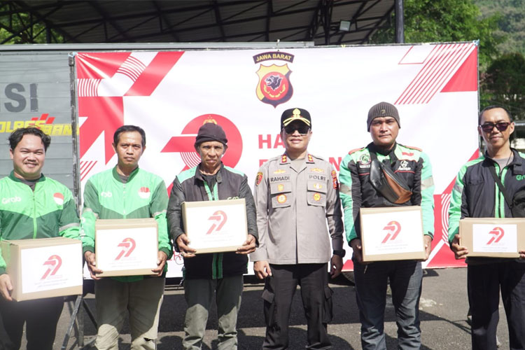 Beri Layanan CKG dan Bansos, Komitmen Polres Banjar Dukung Program Pemerintah di Peringatan Hari Bhayangkara