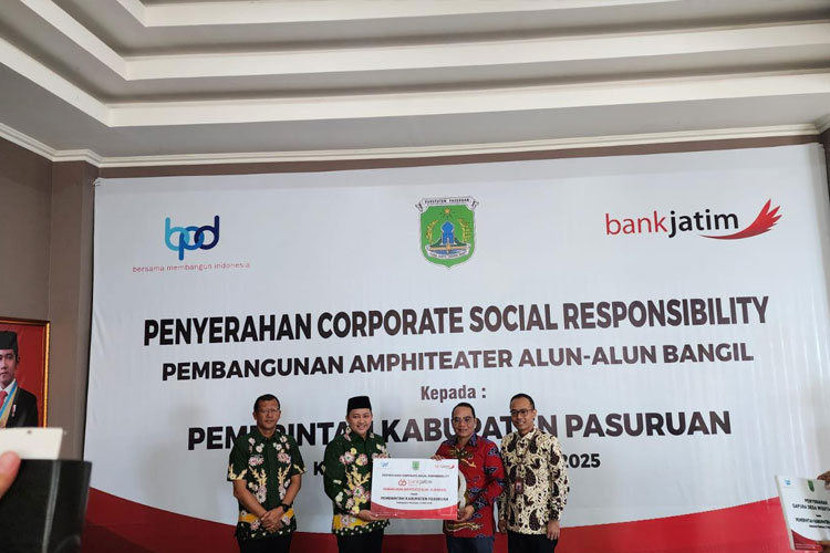 Tingkatkan Pembangunan Daerah, Bank Jatim Serahkan CSR Ke Pemkab Pasuruan dan Pulau Kangean