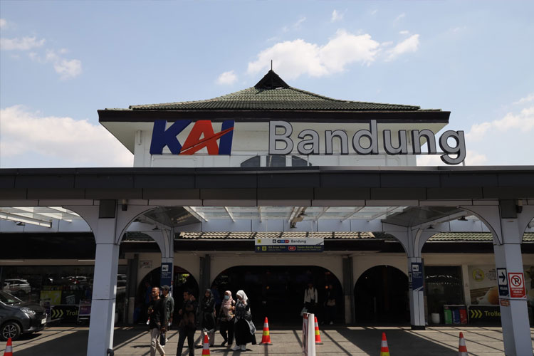 Stasiun Bandung, Ikon Sejarah dan Simpul Transportasi Strategis di Jantung Jawa Barat