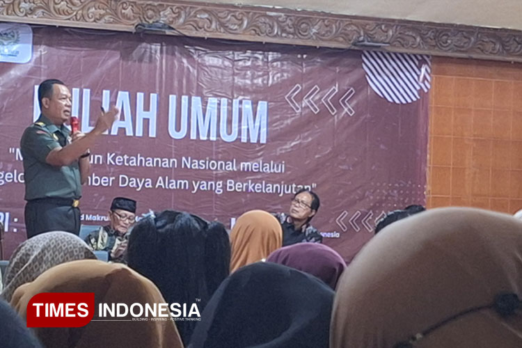 memberikan-kuliah-umum.jpg