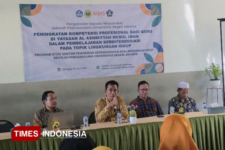 Tingkatkan Kompetensi Profesional, Tim Prodi S3 PKLH SPs UNJ Beri Pelatihan Bagi Guru di SMP Bogor (15/06/25). (FOTO: dok. UNJ)
