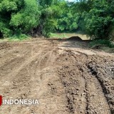 Berhenti Total, Pengerukan Tanah di Bantaran Kali Madiun Dinilai Melanggar Hukum