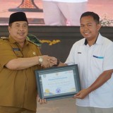 Jombang Masuk Daftar Tertinggi Penyerapan Gabah di Jatim, Bupati Warsubi Dapat Penghargaan
