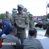 Puluhan Personel Baru Satpol PP Jember Ikuti Tradisi Pembaretan di Alun-alun