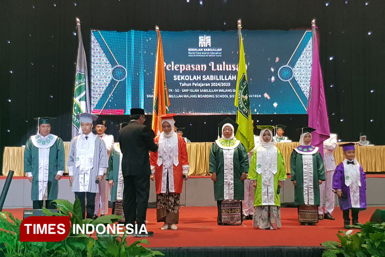 Pelepasan-lulusan-Sekolah-Sabilillah-Malang-2.jpg