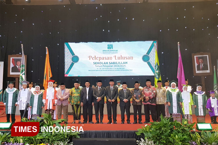 Pelepasan lulusan Sekolah Sabilillah Malang yang digelar di Graha Cakrawala Universitas Negeri Malang (UM), Selasa (17/6/2025). (FOTO: Achmad Fikyansyah/TIMES Indonesia)