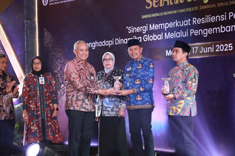 Kota Malang Raih Penghargaan KKPD Terakselerasi dari Bank Indonesia