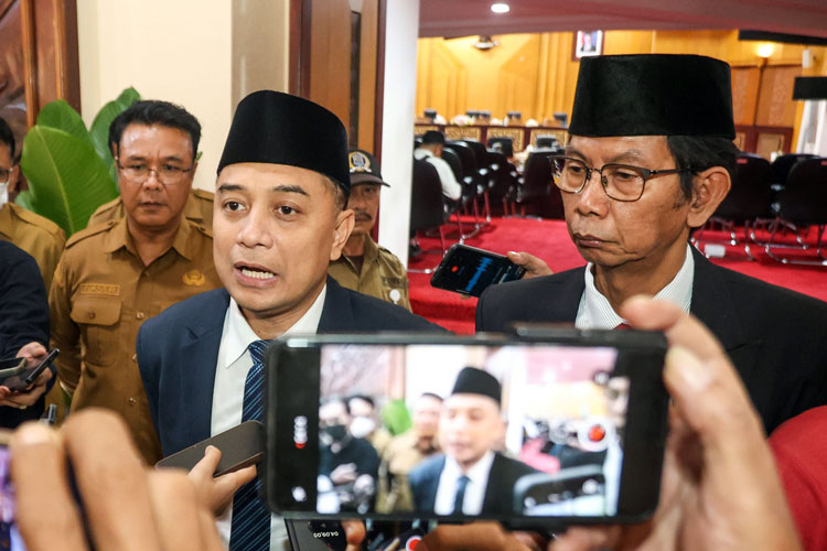 Rumah Makan Jadi Sasaran Penertiban Izin Parkir, Eri Cahyadi: Wajib Ada Jukir Resmi