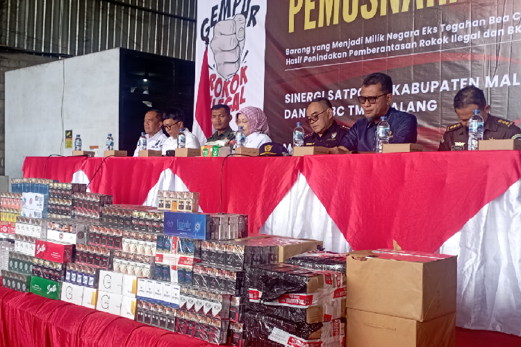 Eks-Tegahan-Rokok-Ilegal-dan-Minuman-Tanpa-Izin-Edar-b.jpg