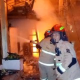 Empat Rumah Semi Permanen Warga Kalimas Terbakar