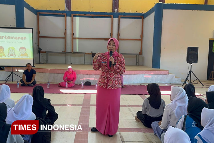 Bhayangkari Tanamkan Pentingnya Self-Love dan Lingkungan Positif bagi Remaja SMA di Lombok Utara