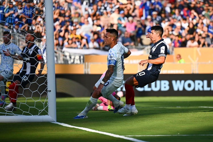 Momen saat striker Lautaro Martínez mencetak gol penyama saat Inter Milan bermain imbang 1-1 saat menghadapi klub asal Meksiko, Monterrey, pada laga pembuka Piala Dunia Antarklub 2025, Rabu (18/6/2025). (Foto: inter.it)