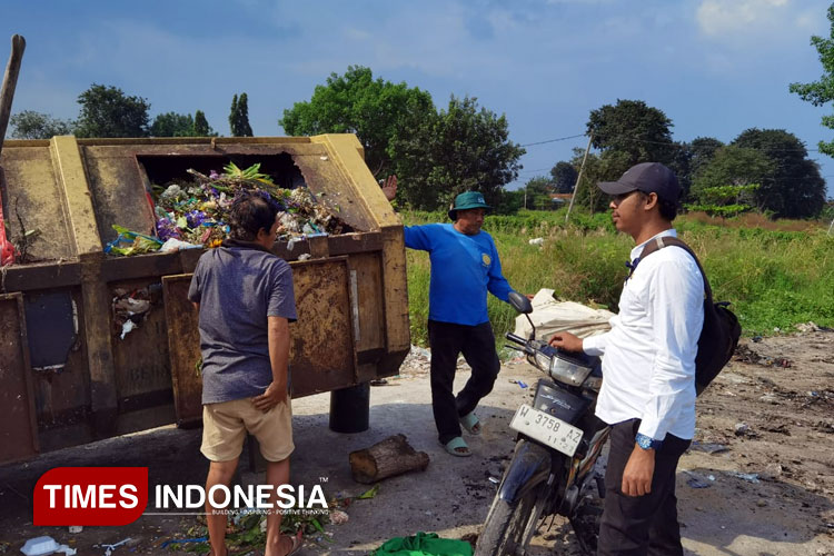 Peduli Lingkungan, Warga Laban Gresik Kerja Bakti dan Belajar Daur Ulang Sampah