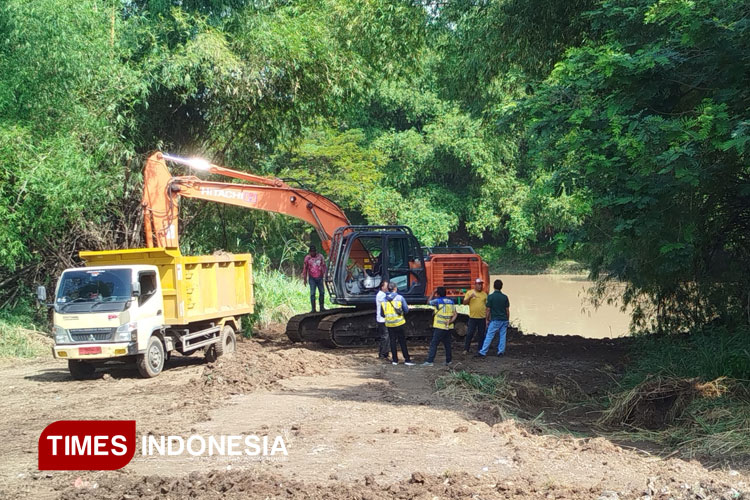 Terlibat Pengerukan Tanah Bantaran Kali Madiun, Dewan Tegur OPD Pemkot Madiun