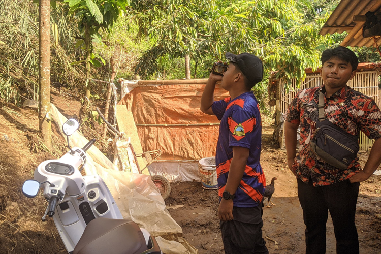 Rumah Warga di Bondowoso Tertimpa Longsor, BPBD Salurkan Bantuan