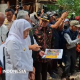 Bikin SD Ambruk, Gubernur Jatim Tinjau Penanganan Abrasi di Desa Kalibuntu Probolinggo