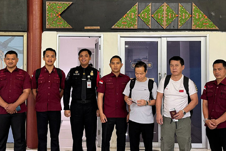 Imigrasi Cilacap Pulangkan 2 WNA Asal Tiongkok