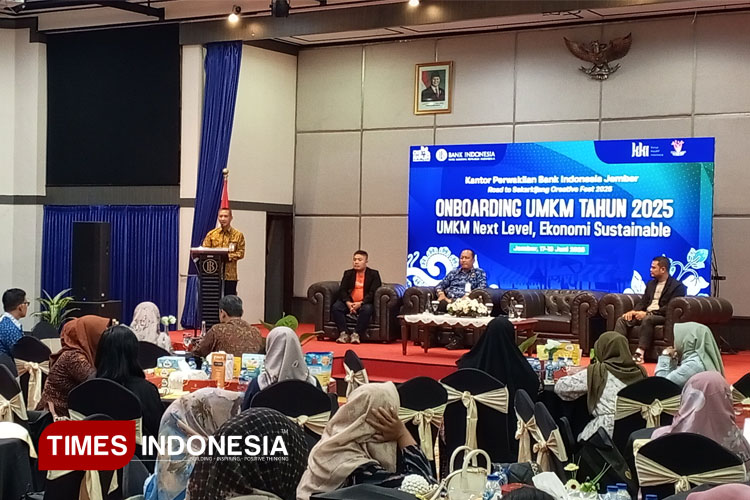 Kepala KPwBI Cabang Jember Gunawan, saat memberikan sambutan di Onboarding UMKM 2025: UMKM Next Level, Ekonomi Sustainable