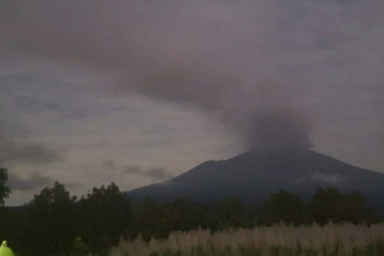 Sudah 15 Hari Gunung Raung Erupsi, BPBD Bondowoso Lakukan Antisipasi