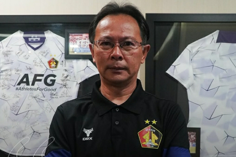 Pelatih baru Persik Kediri Ong Kim Swee. ( foto: dok Instagram Persik Kediri)