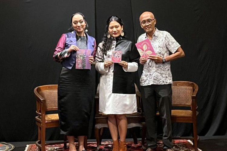 Peluncuran buku dan kartu Oracte karya Hadania. (FOTO: ist)