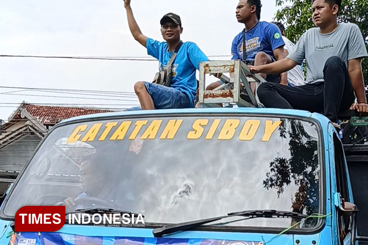 Tolak Aturan Pembatasan Tonase, Ratusan Sopir Truk Kepung DPRD Ponorogo