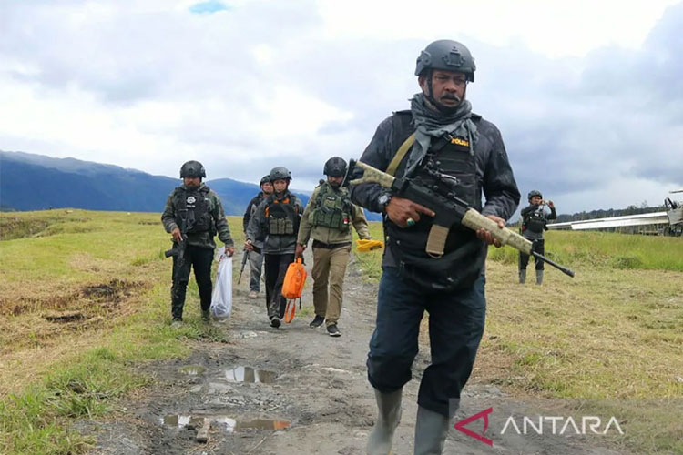 TNI terus menggelar operasi penumpasan Kelompok Kriminal Bersenjata di Papua.