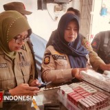 Tim Gabungan Razia Ribuan Batang Rokok Ilegal di Tanggul dan Sumberbaru