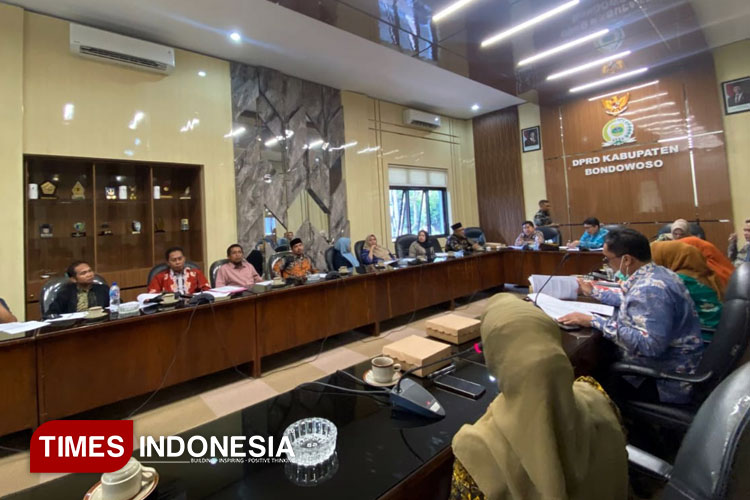 Digaji Tak Layak, Ratusan GTT dan PTT di Bondowoso Tuntut Kepastian Nasib
