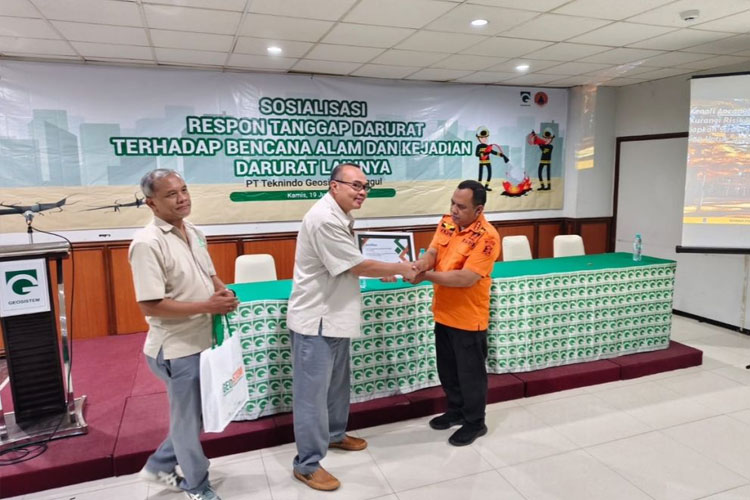 Karyawan-PT-Teknindo4f5ea0eaba41da1a.jpg