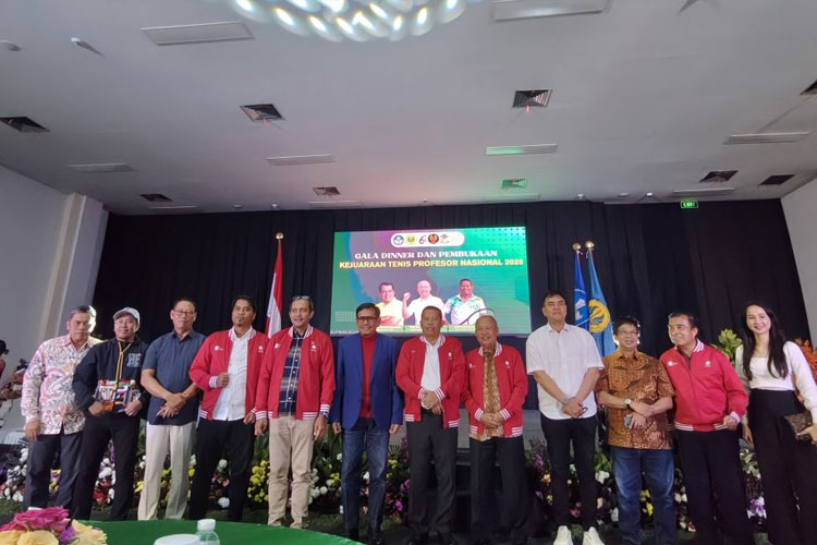 UNJ Resmi Buka Kejuaraan Tenis Profesor Nasional 2025, Ajang Sinergi Akademisi Melalui Olahraga (19/06/25). (FOTO: dok. UNJ)