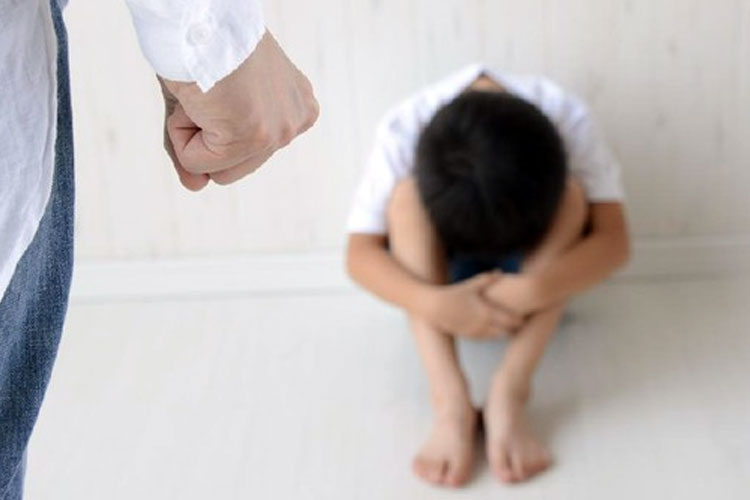 Ilustrasi kekerasan pada anak. (FOTO: Getty Images/iStockphoto/takasuu)