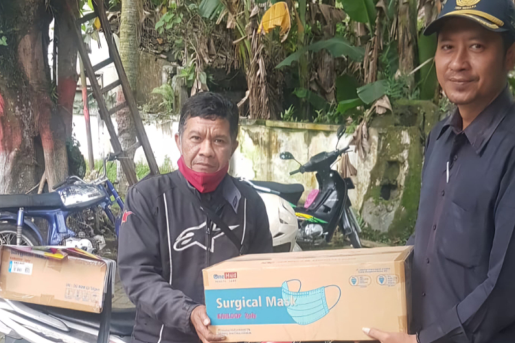 Empat Kecamatan di Banyuwangi Dapat Masker Antisipasi Gangguan Pernapasan Akibat Erupsi Gunung Raung