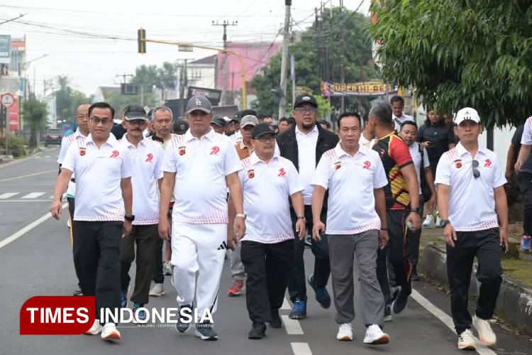 Olahraga bersama digelar Polres Banjar, menyatukan jajaran pemkot, forkopimda dan masyarakat umum. (Foto: Humas Polres Banjar for TIMES Indonesia)