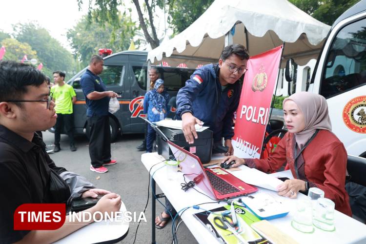 Hari Bhayangkara ke-79, Warga Surabaya Manfaatkan Layanan Gratis Polda Jatim di CFD