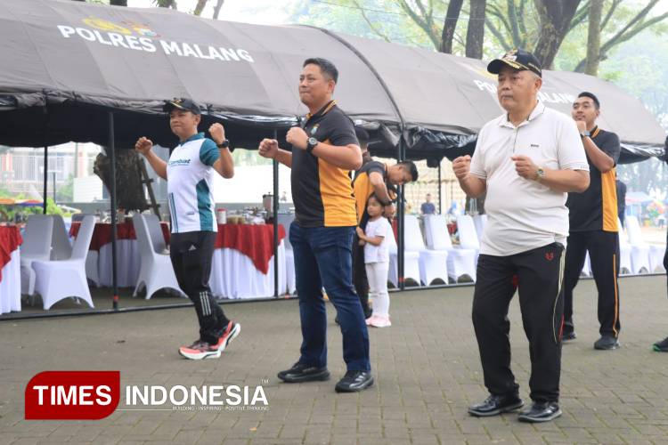 Usai Olahraga Bareng TNI-Polri dan Warga, Polres Malang Beri Layanan Perpanjangan SIM