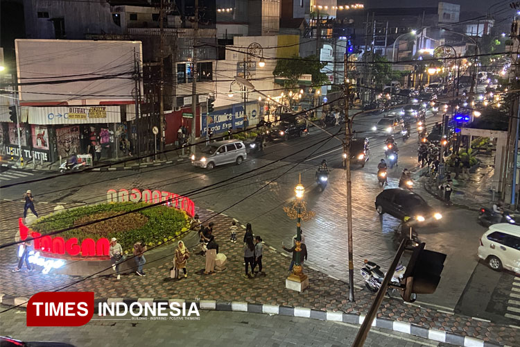 Nampak dari atas kawasan Kayutangan Malang saat malam hari. (Foto: Rizky Kurniawan Pratama/TIMES Indonesia)